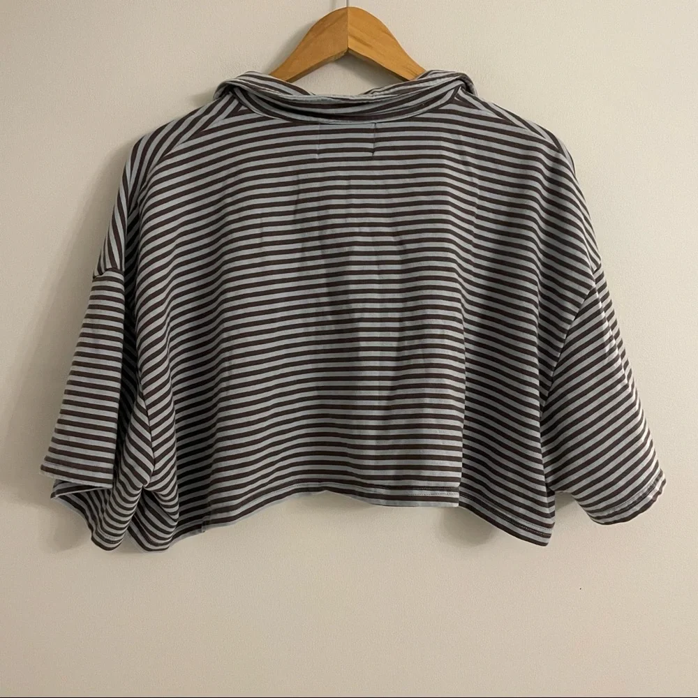 Fashion Brand Company by Penelope Gazin Blue Striped Cropped Collared Polo Shirt - Picture 2 of 5